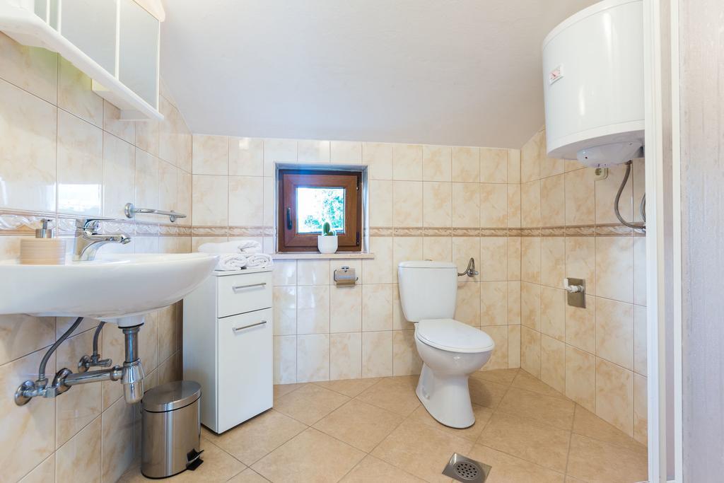Policnik Villa Tina With Swimming Pool, Tennis Court, Games Room, Sauna, Gym, Bbq מראה חיצוני תמונה