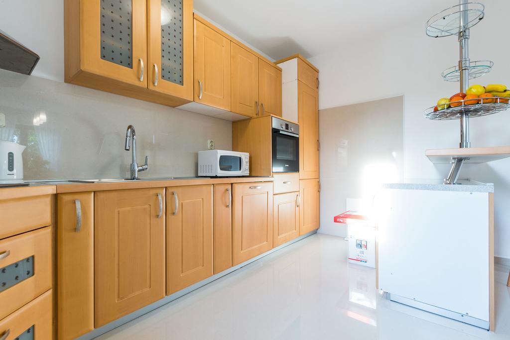 Policnik Villa Tina With Swimming Pool, Tennis Court, Games Room, Sauna, Gym, Bbq מראה חיצוני תמונה